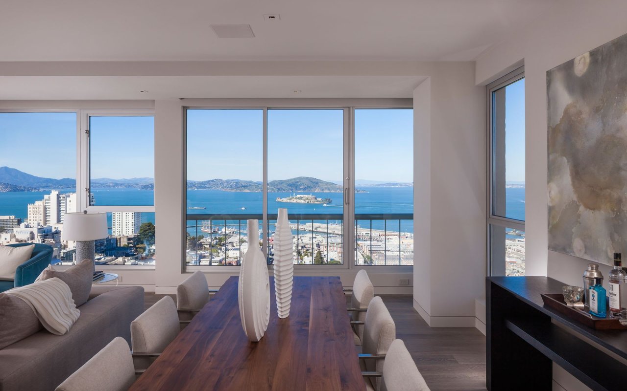 Panoramic Views at 1070 Green