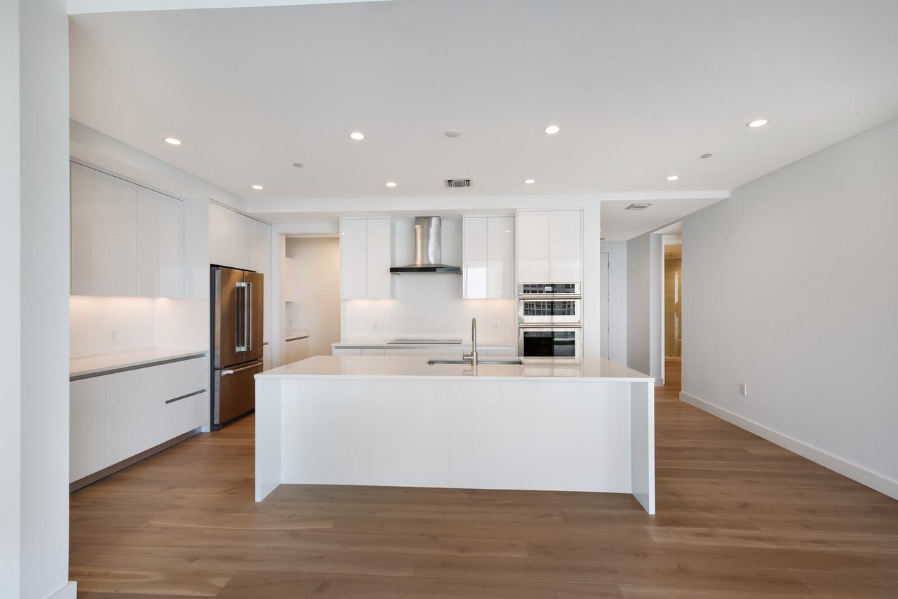 301 Quay Commons, #811