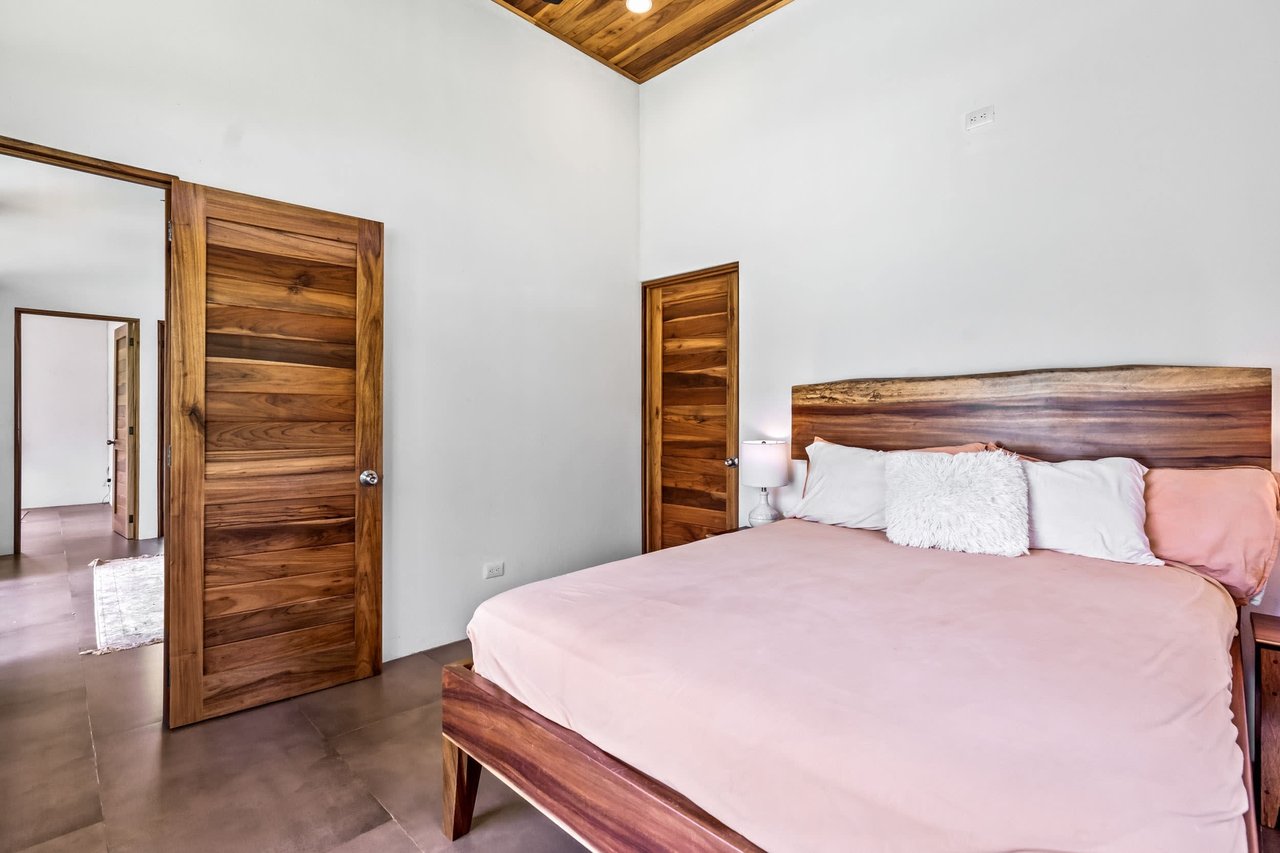 Bright & Peaceful 3-Bedroom Home With Separate Workshop/Office Space & Stunning Views Of The Lush Mountains In Easy-Access Location In Ojochal Costa Rica