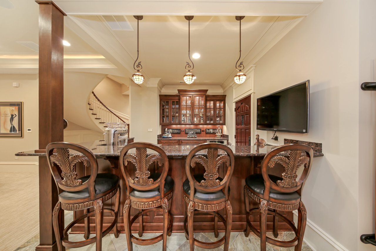 Four Levels of Luxurious Amenities Abound