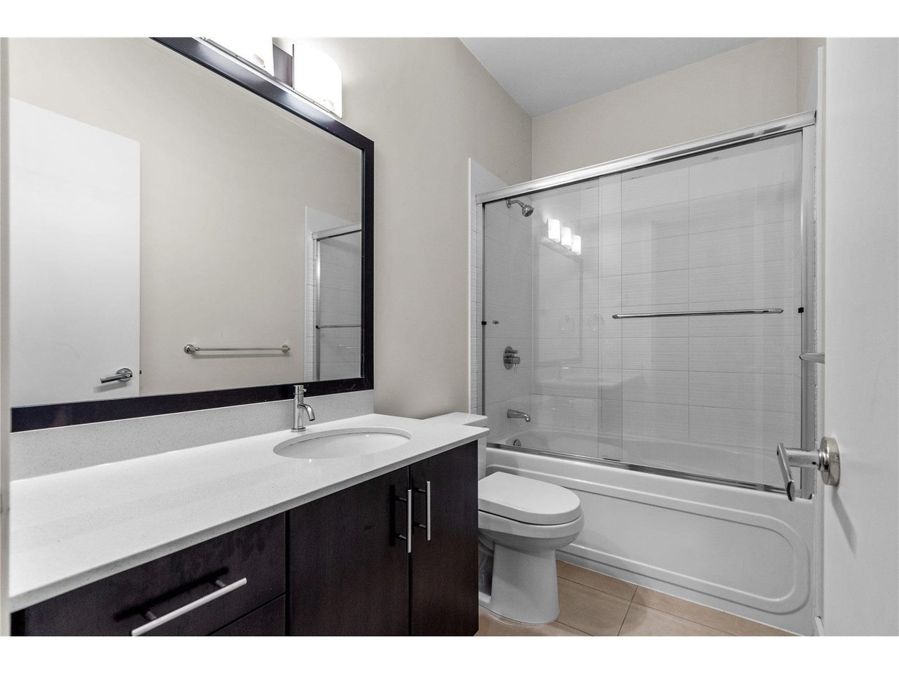 117-7777 Royal Oak Ave