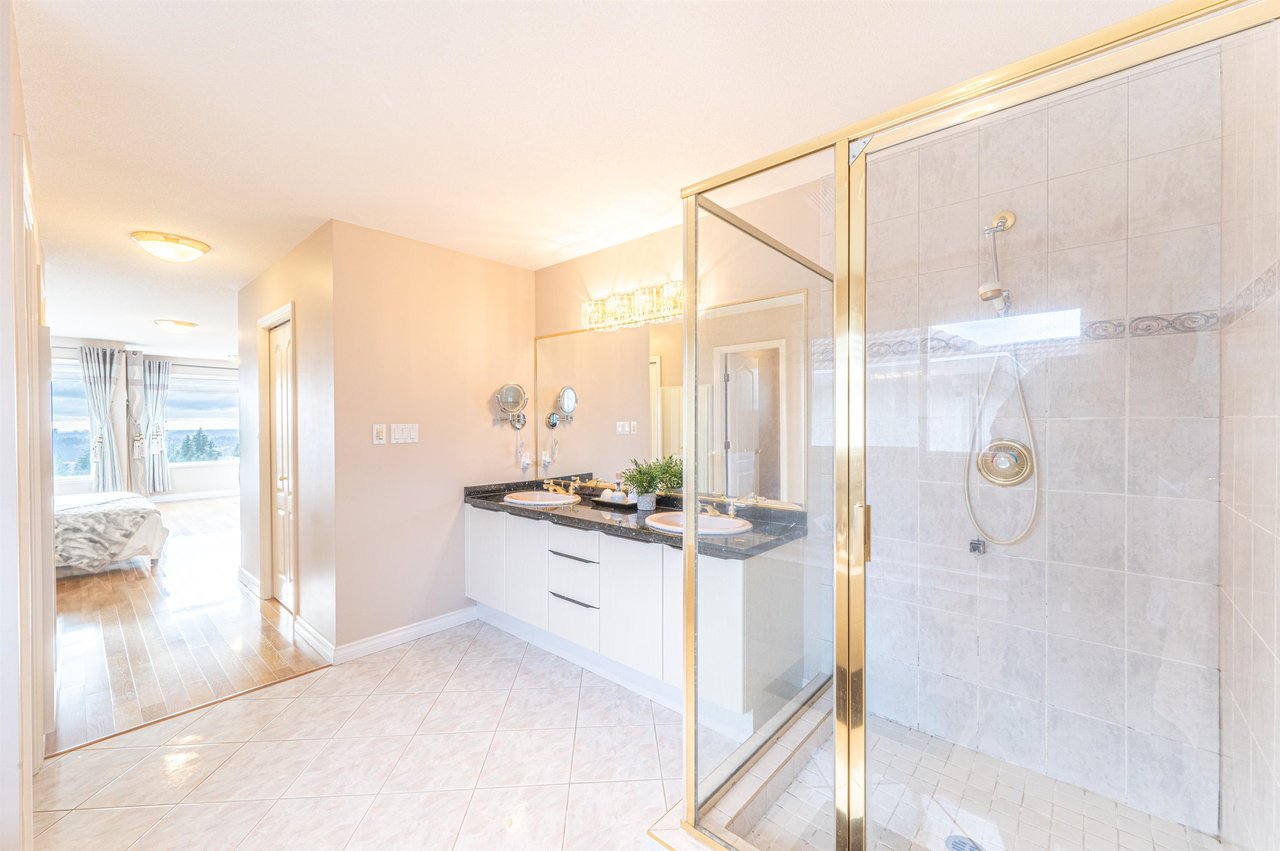 2588 Diamond Cres