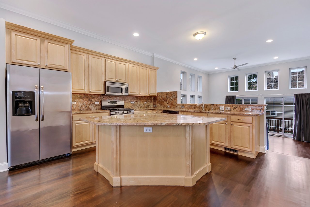 Exceptional Residence Near the Chicago River