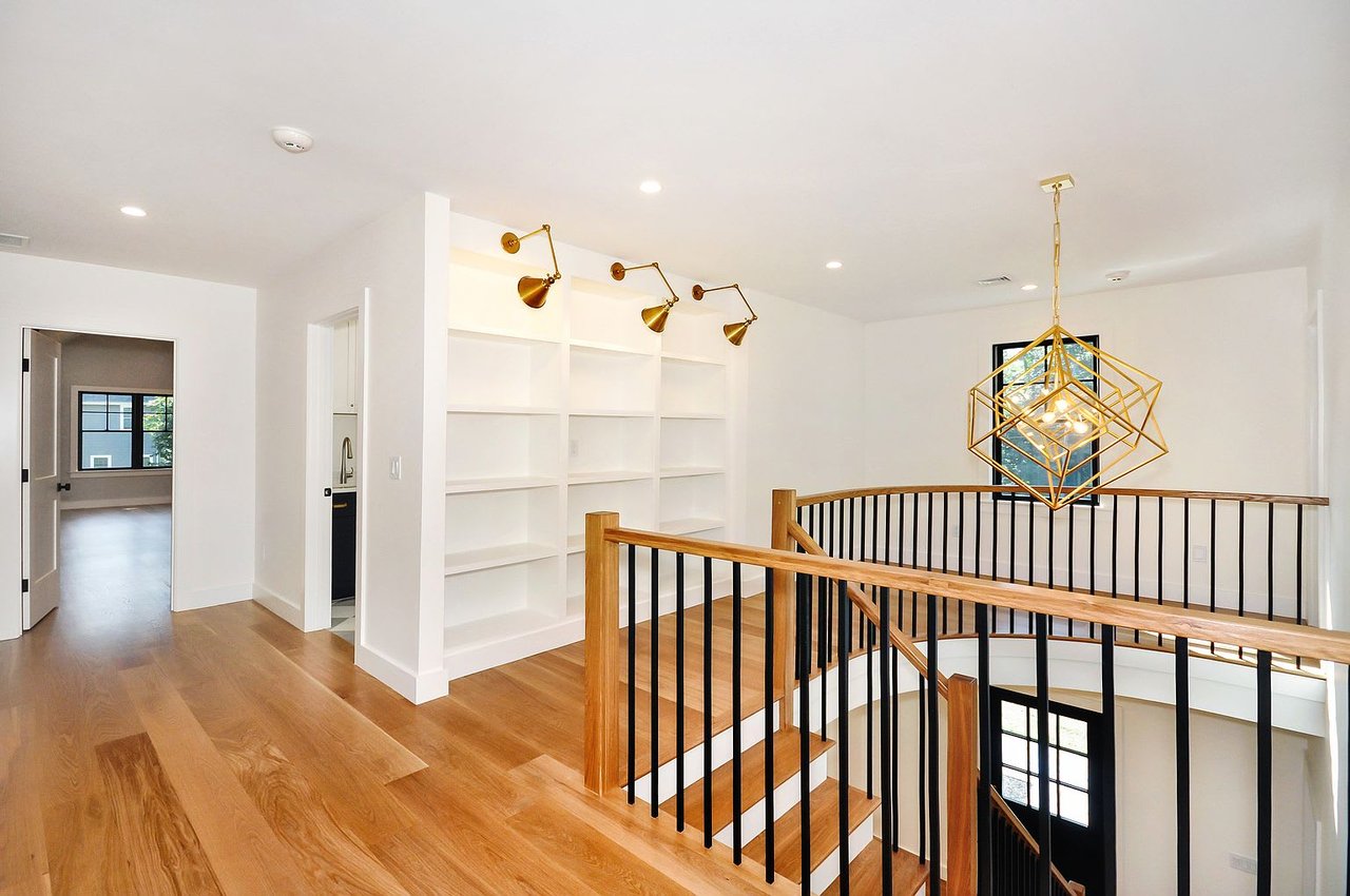 565 Bedford Street