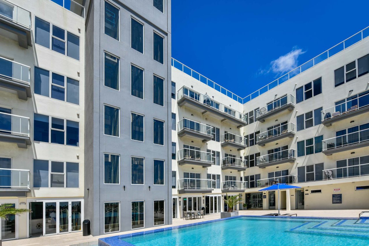 Harbour House 602 S