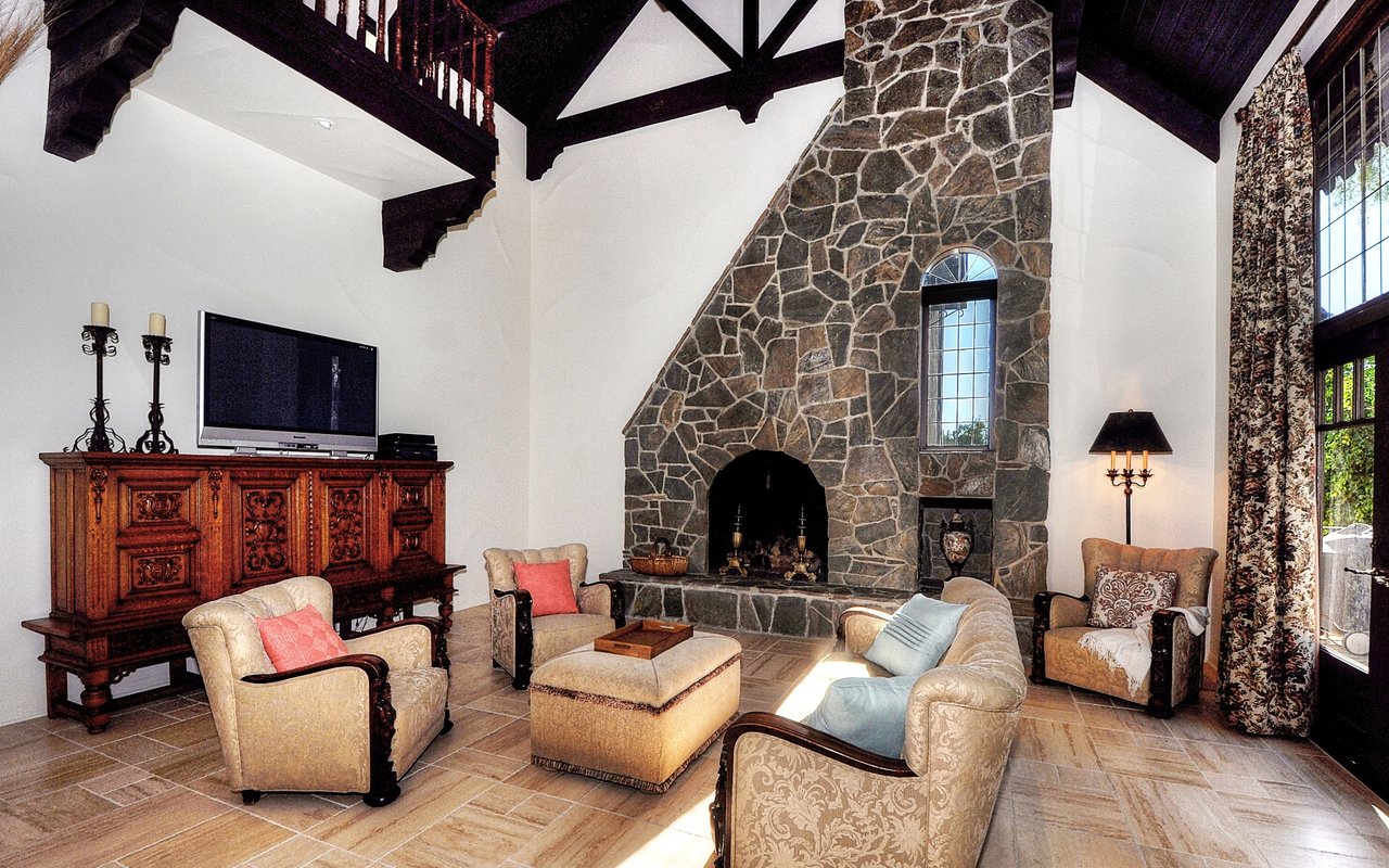 1802 Skyline Dr