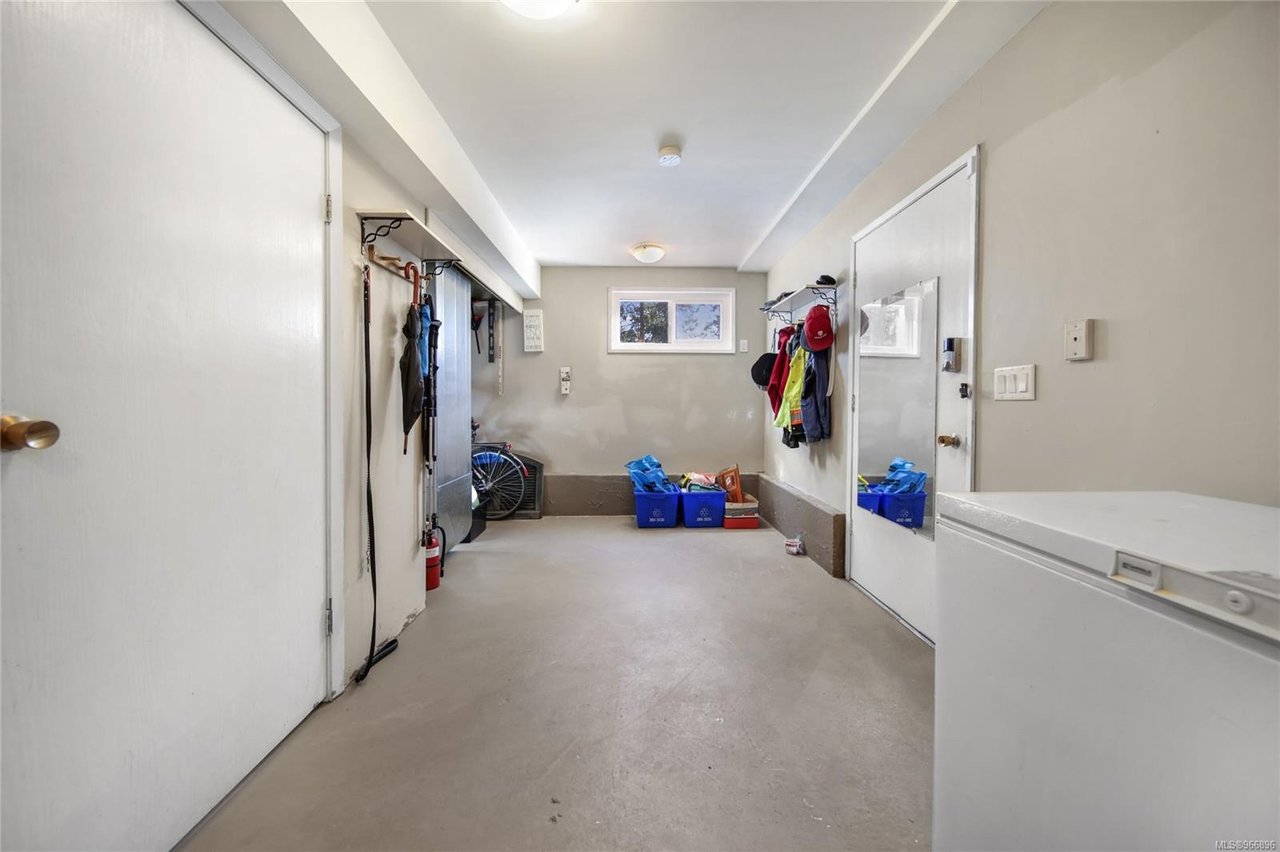 403 Dressler Rd