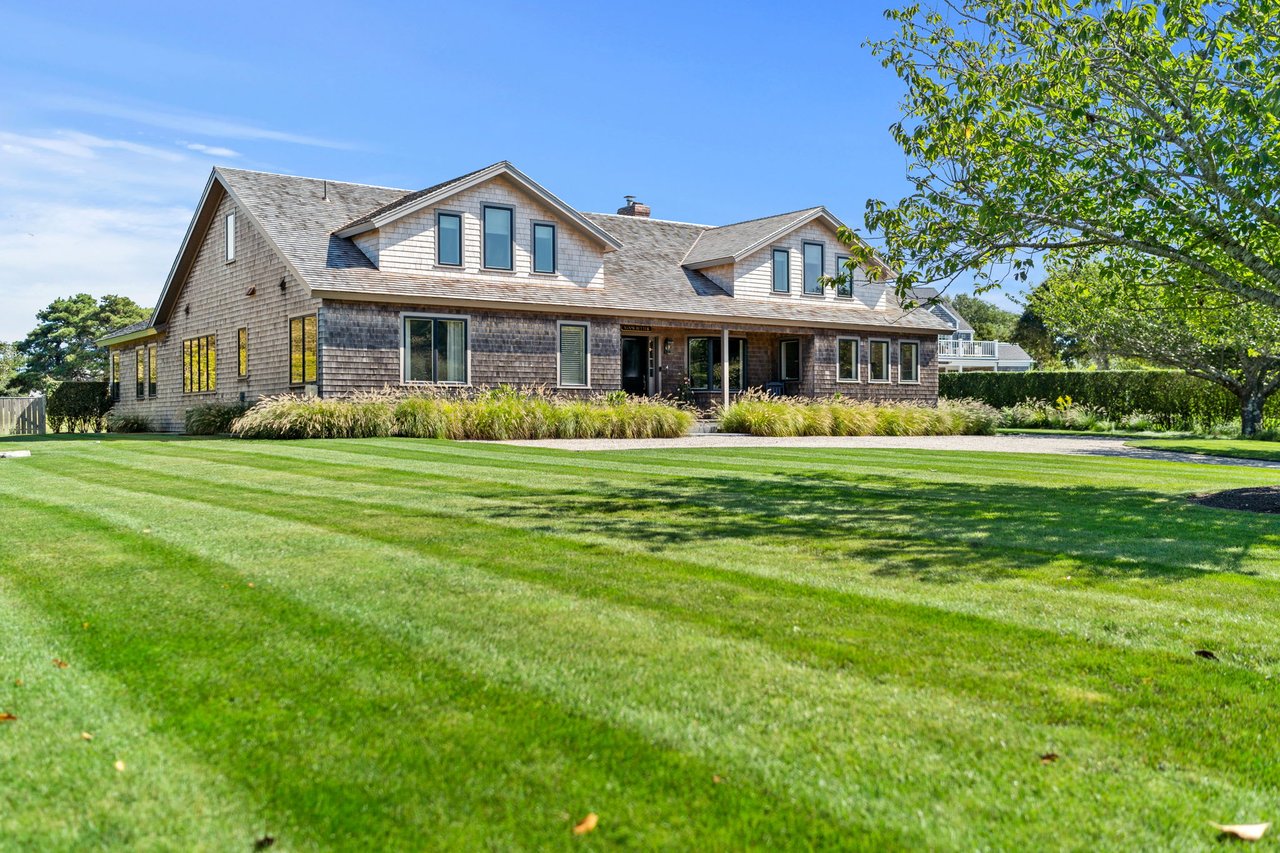 4 Moors End Ln