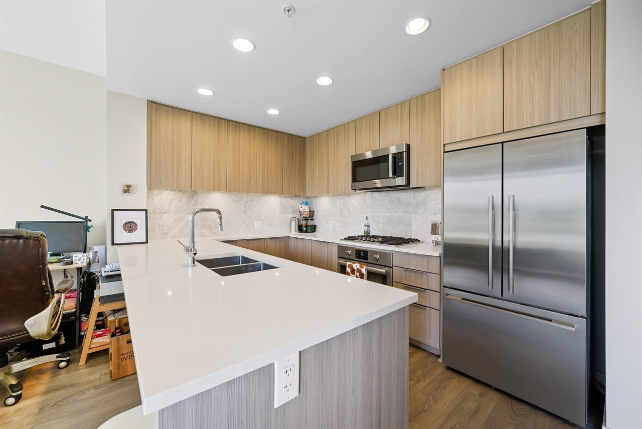 207-3289 Riverwalk Ave
