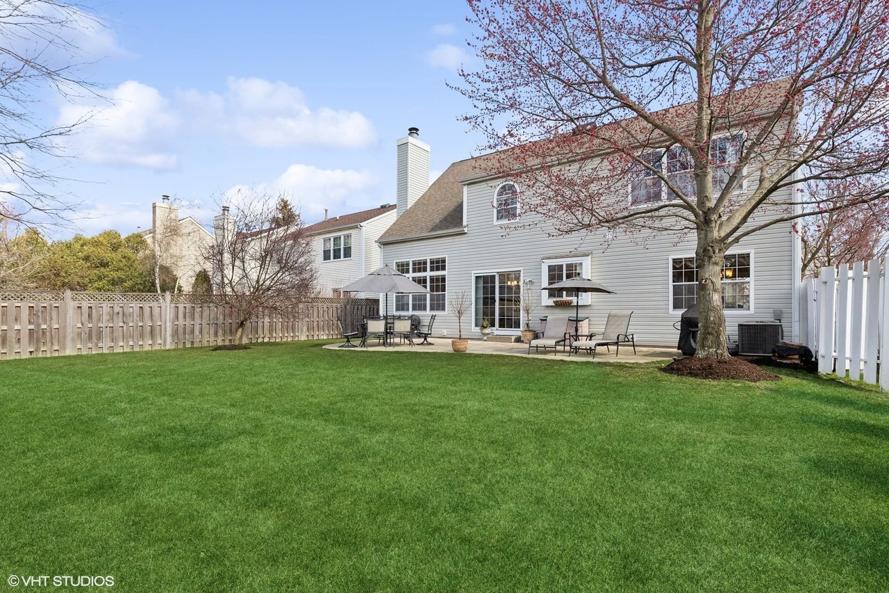 1735 Fairport Dr. Grayslake