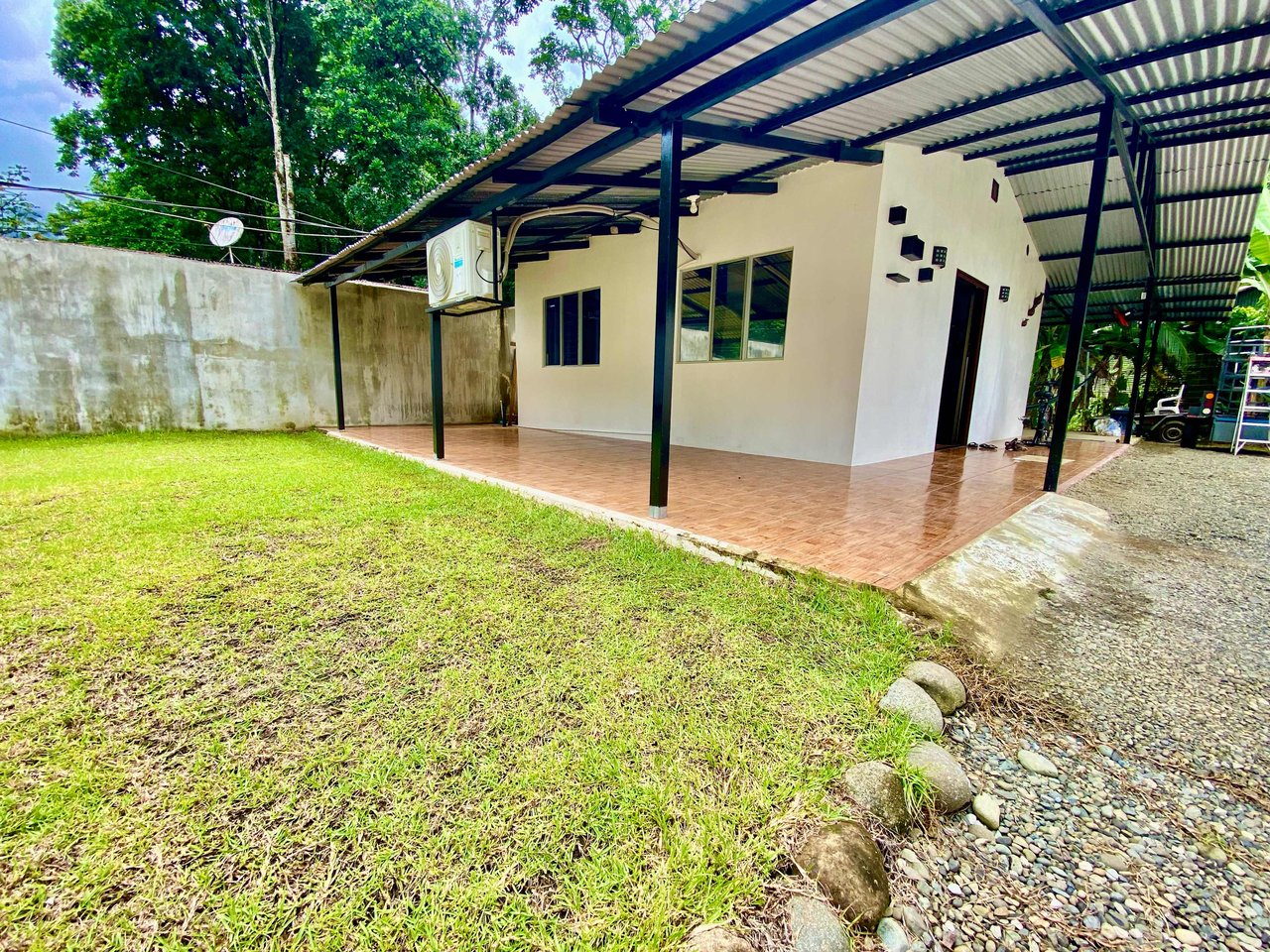 Starter Home with Hobby Shop in Ojochal, Costa Rica. Homeowner Financing Available!!