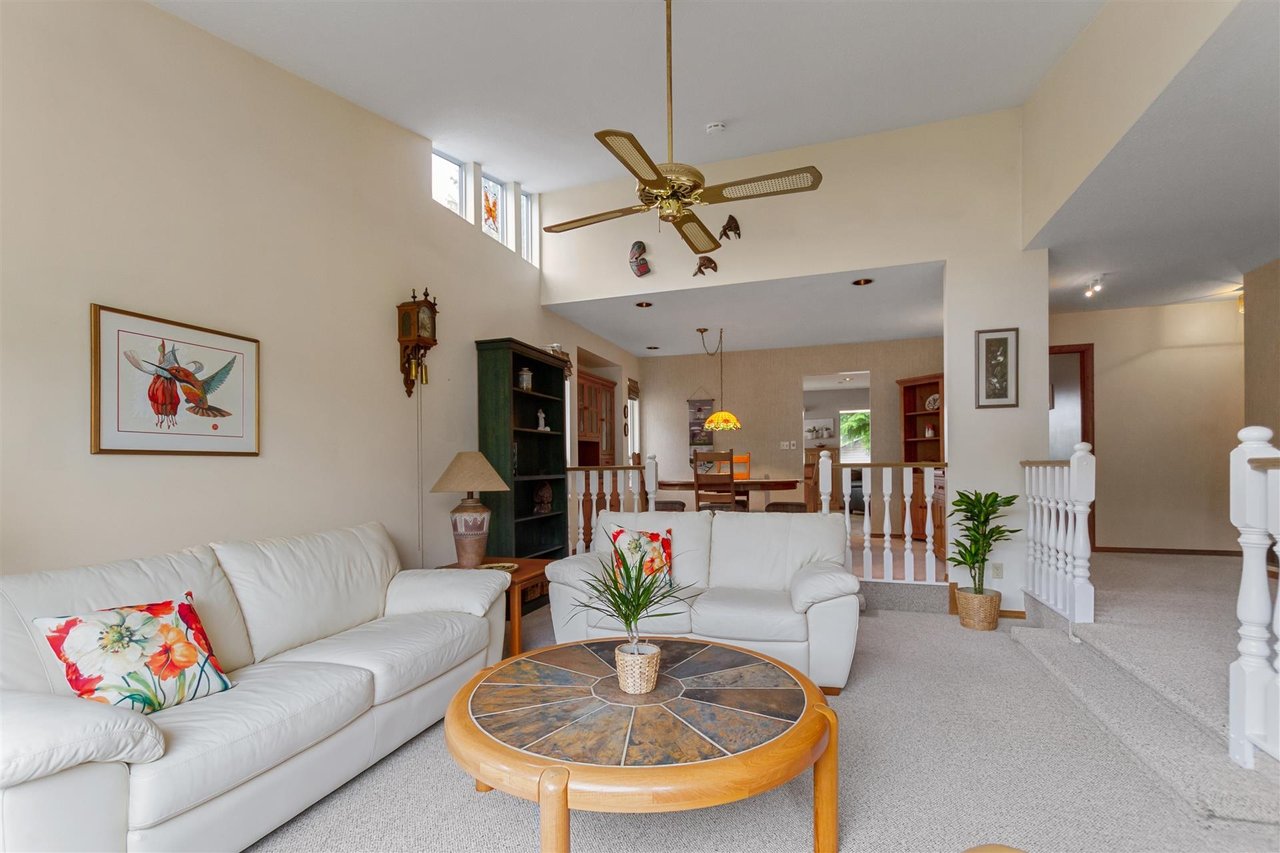 15 Ravine Dr