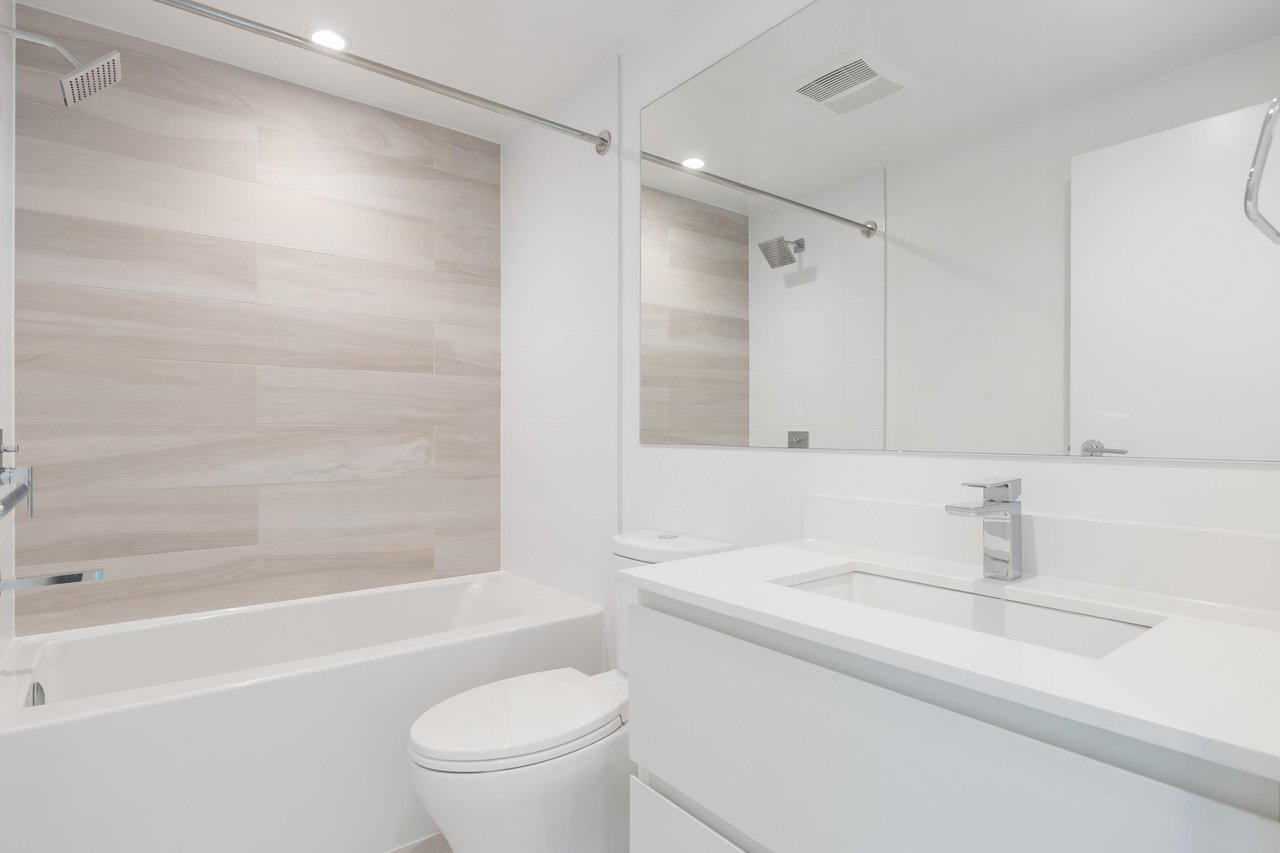 810-13615 Fraser Hwy