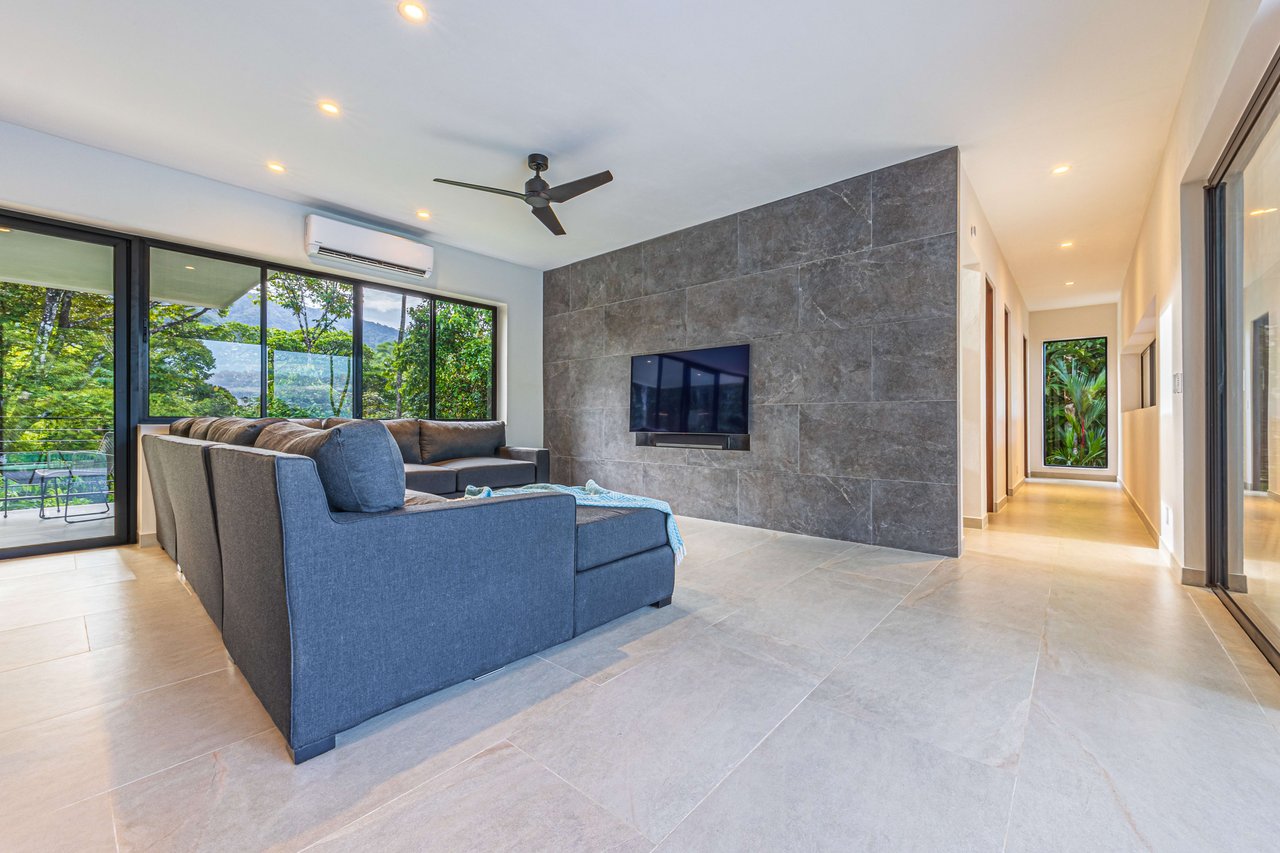 OUTSTANDING UVITA GEM, HIDDEN IN THE CANOPY WITH OCEAN AND MOUNTAIN VIEWS