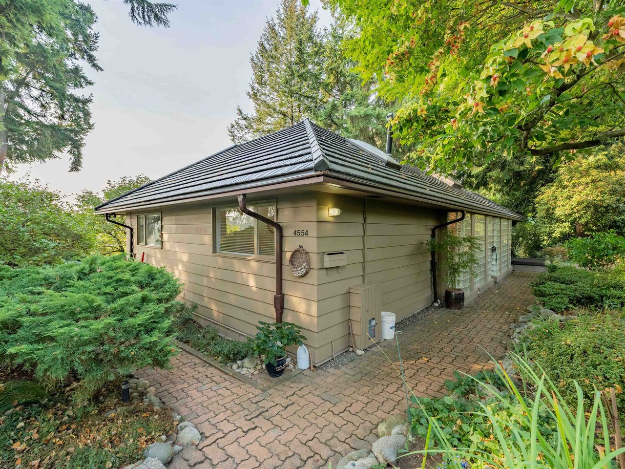 4554 Sunland Pl