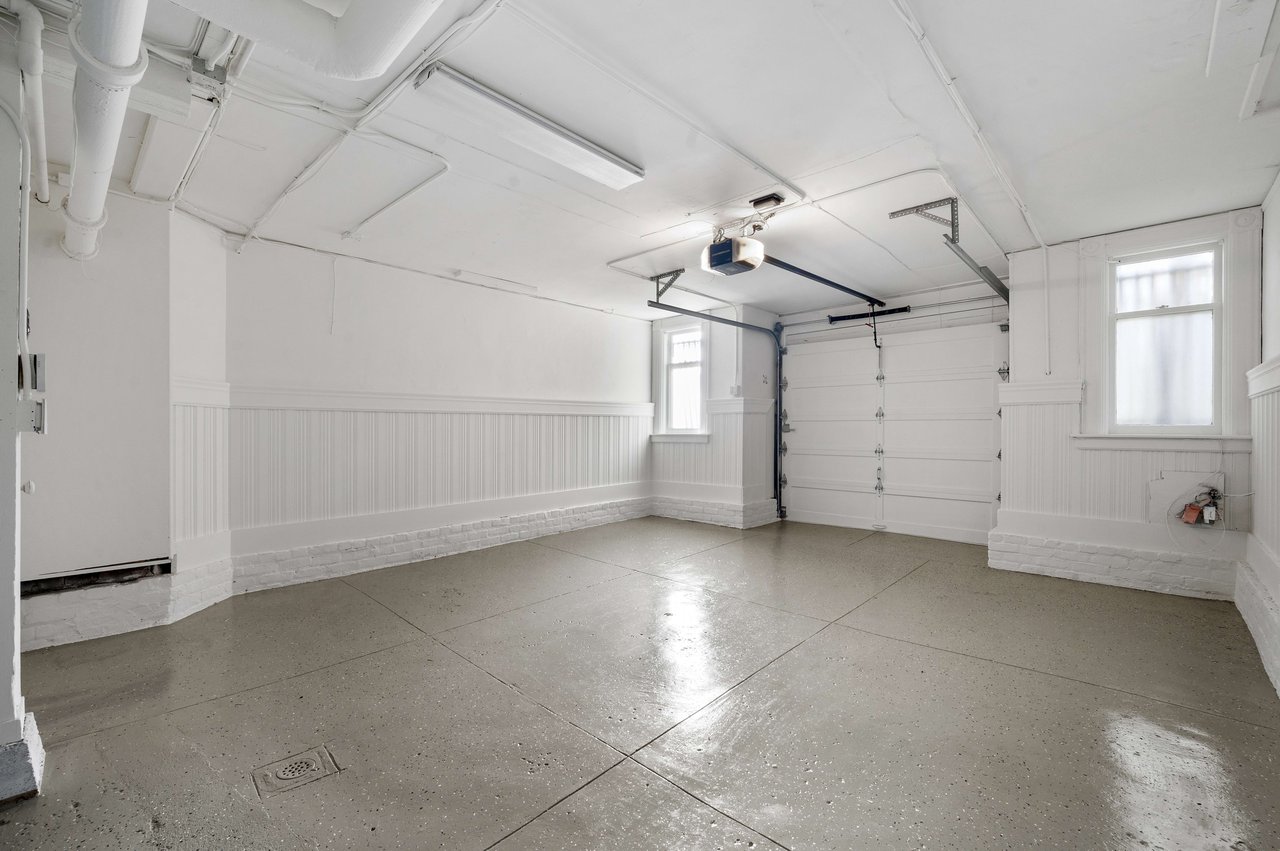 Grand Pacific Heights Home on a Coveted Flat Block between Lafayette & Alta Plaza Parks