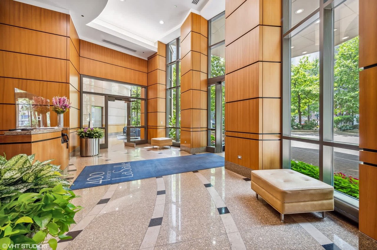 400 N LaSalle Lobby Photo