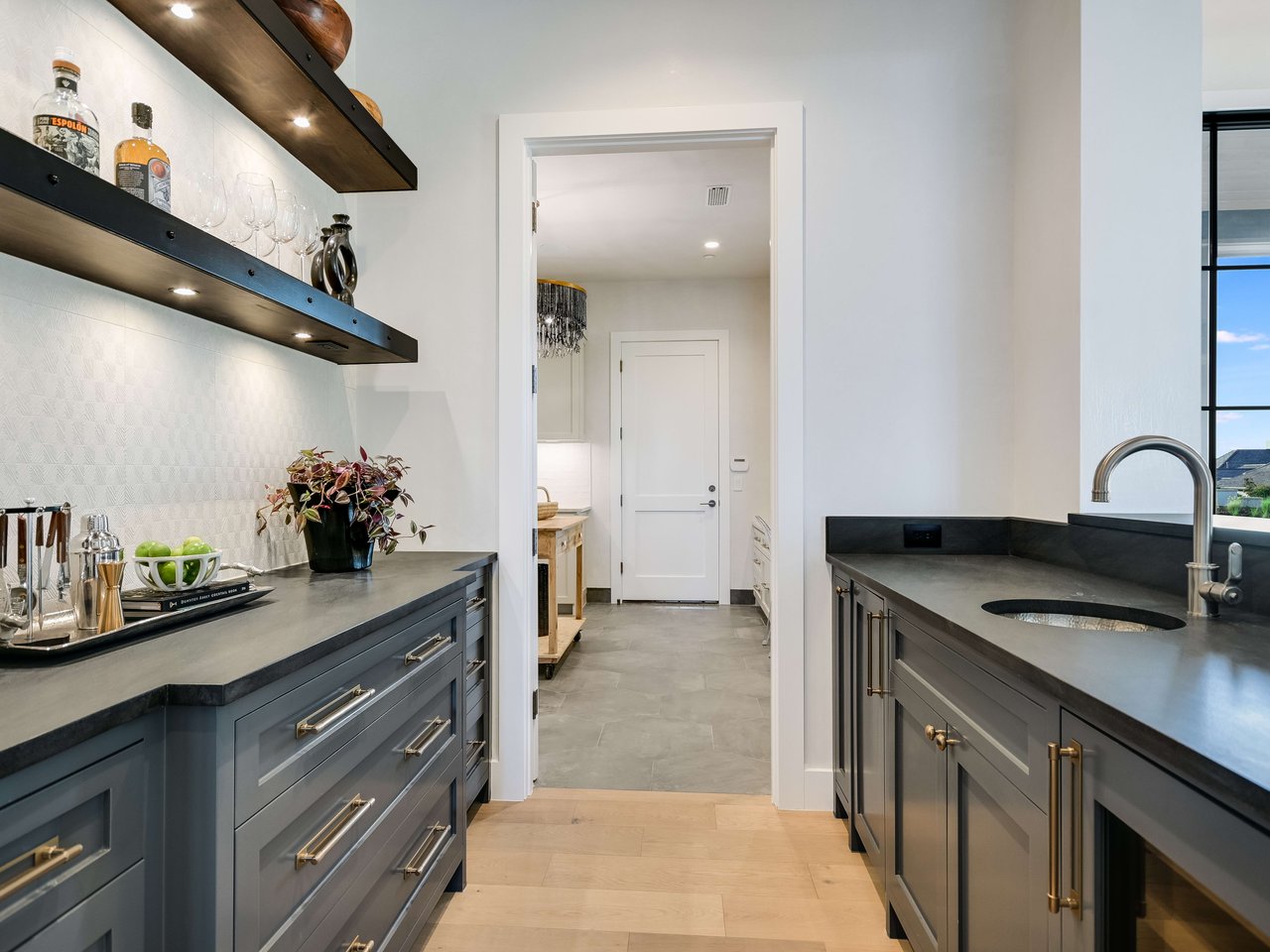 Alluring Amarra Masterpiece