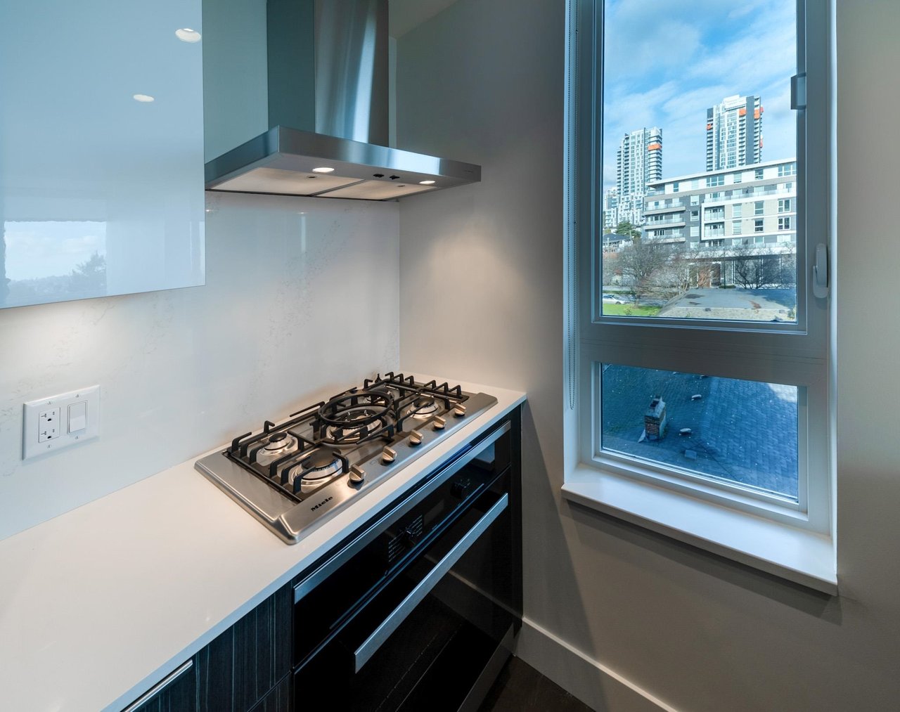 501-7777 Cambie St