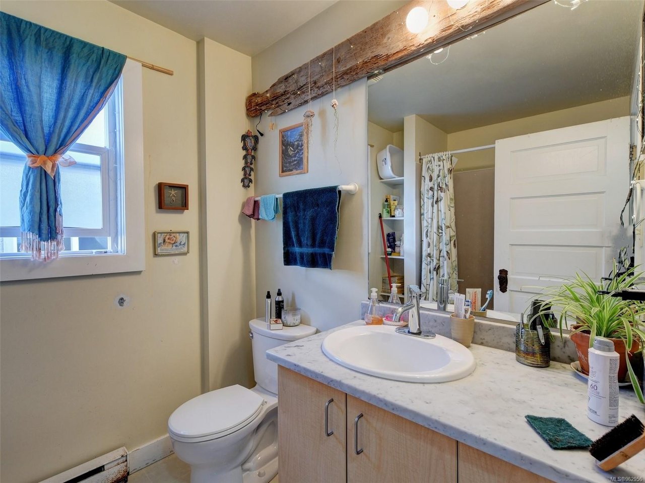 2090 Cadboro Bay Rd
