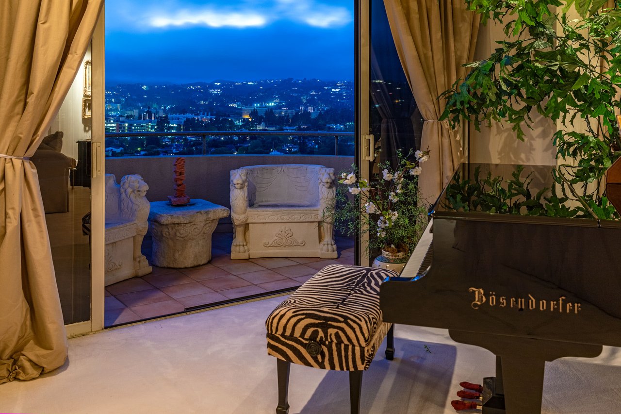 10560 WILSHIRE BLVD Unit: PenthouseA