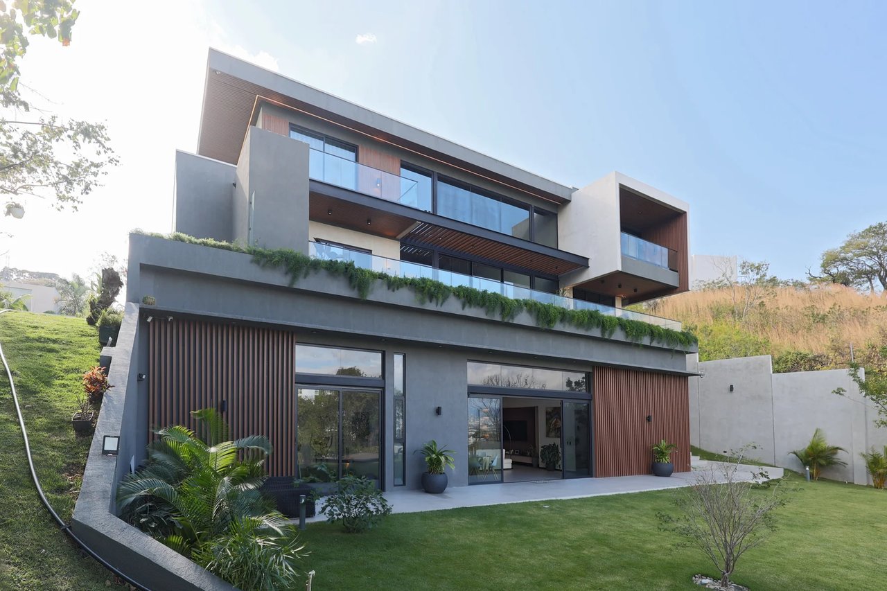 Panoramic City View Estate Home, Escazu, San Jose