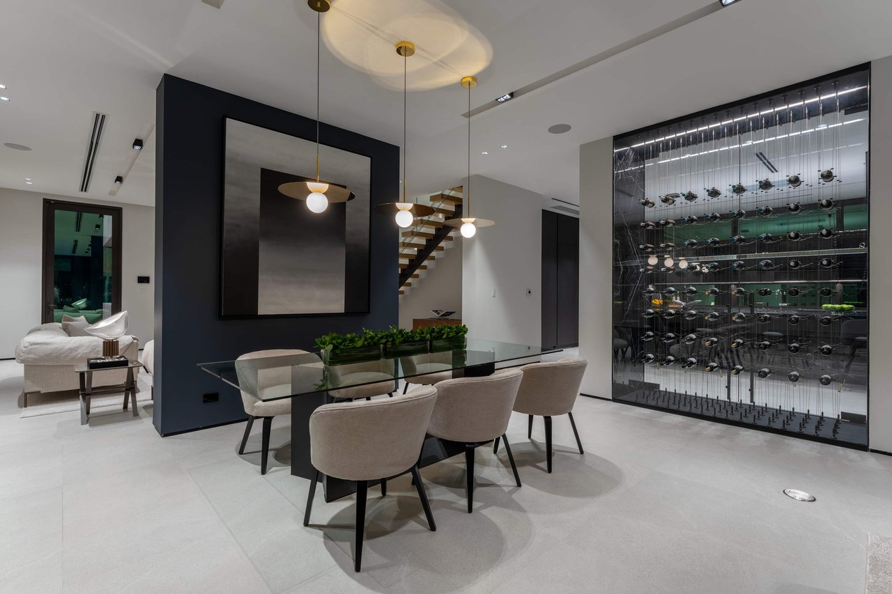 1098 N Venetian Dr