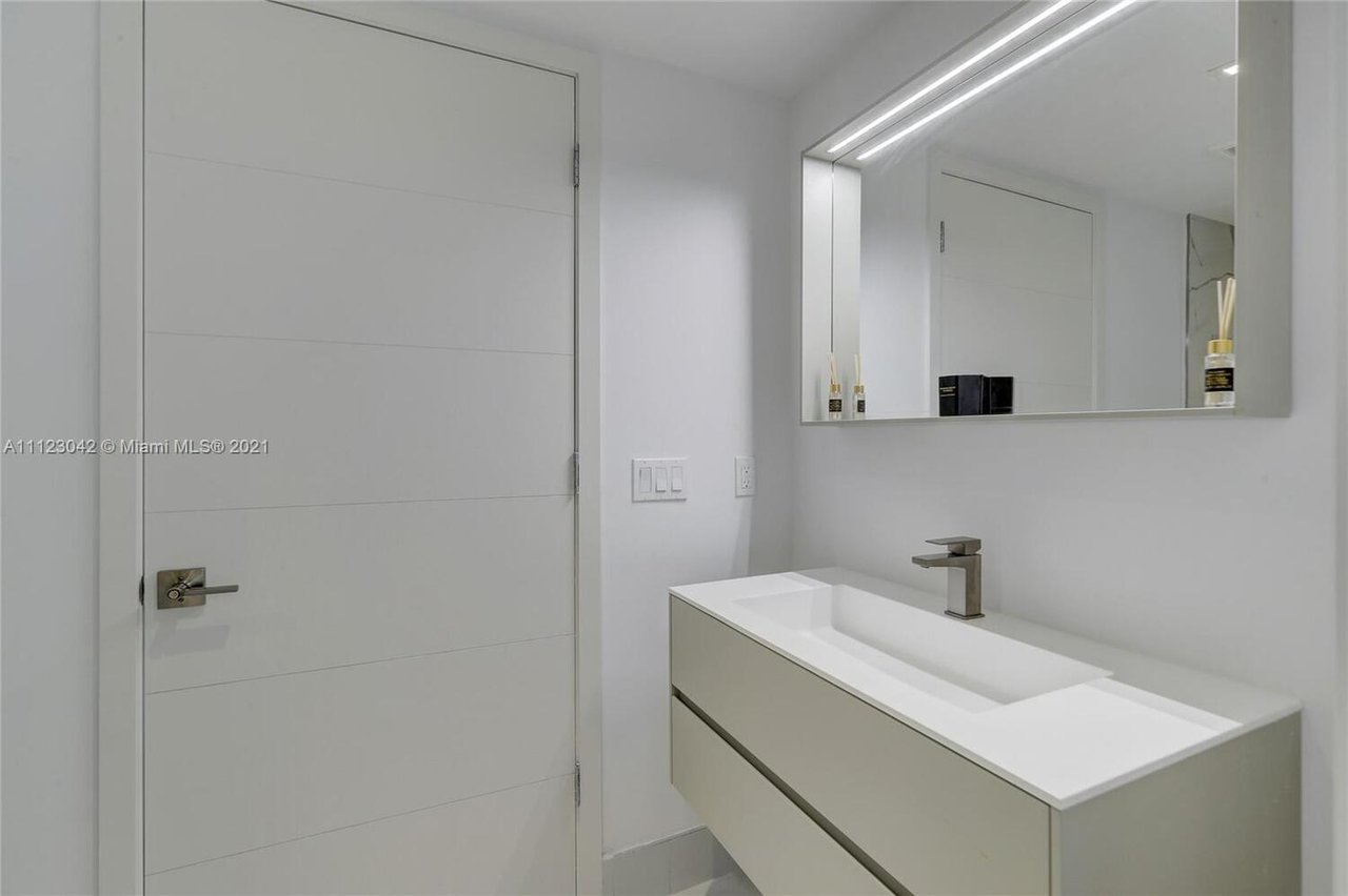 9521 E Bay Harbor Dr, #LP801