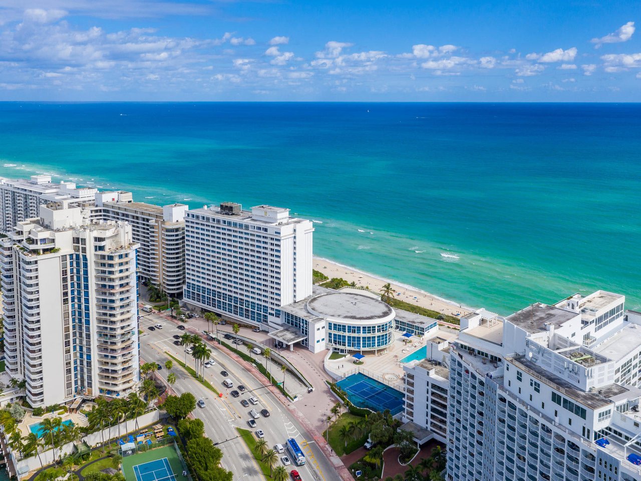 5445 Collins Ave #1718