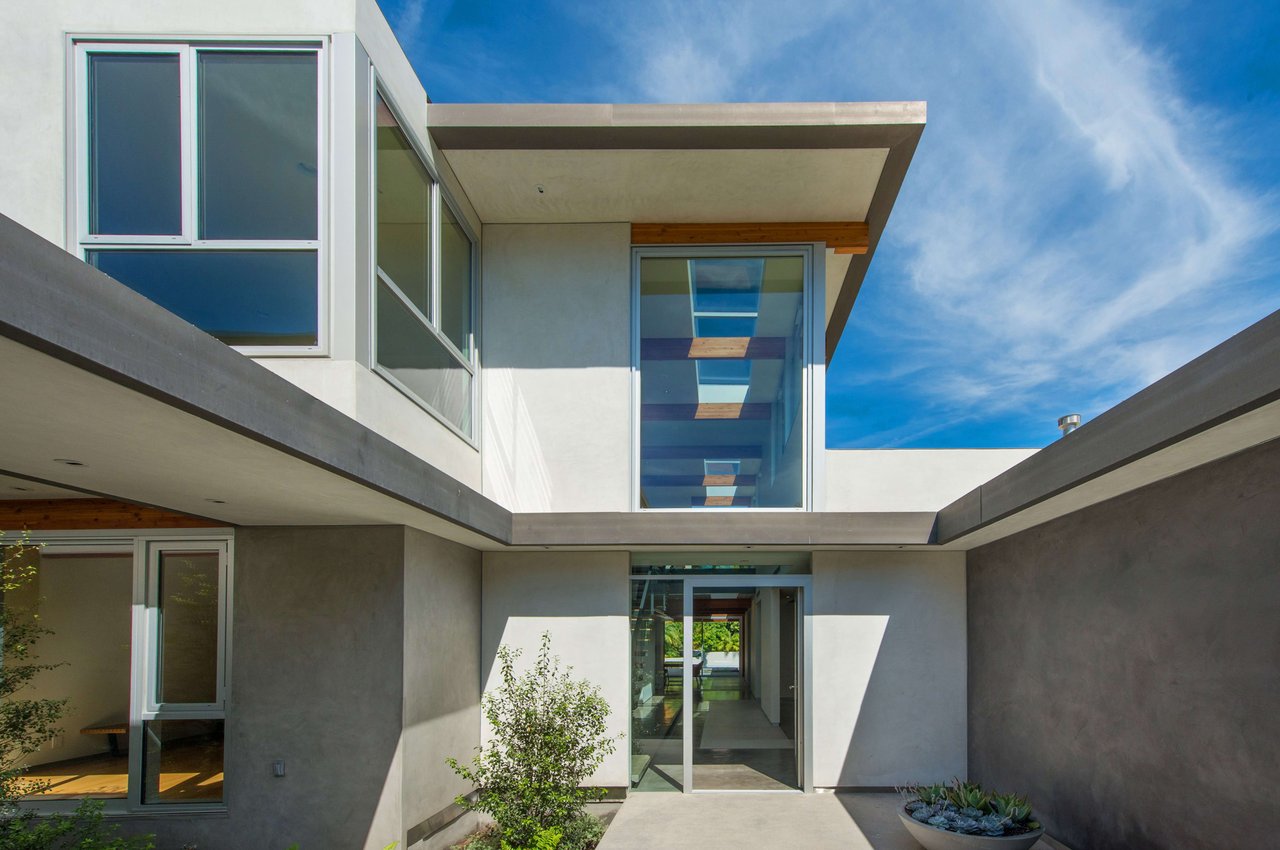 1710 Mandeville Canyon Rd