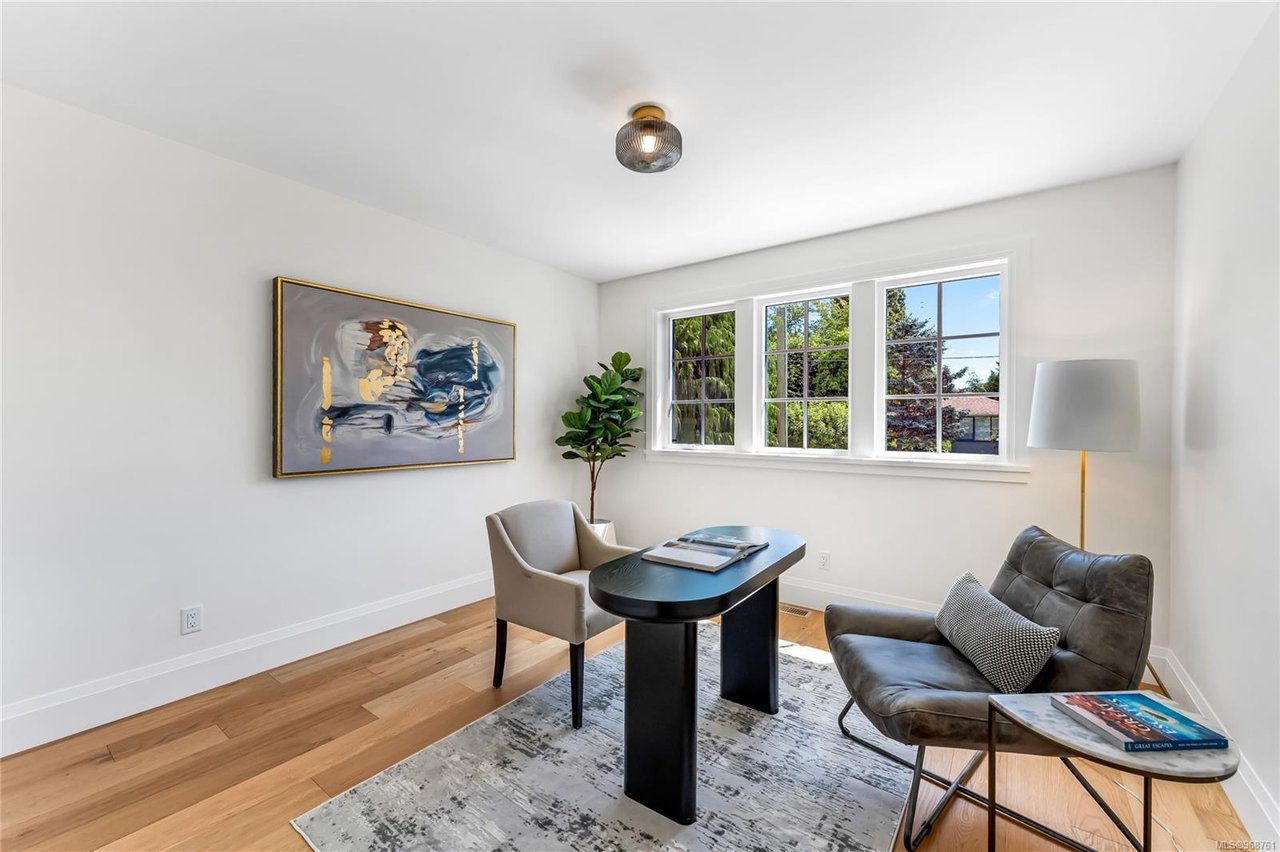 736 Falkland Rd, Oak Bay