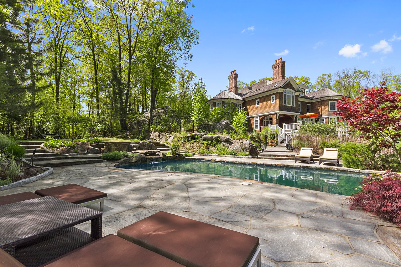 4 Terrace Cir, Armonk NY