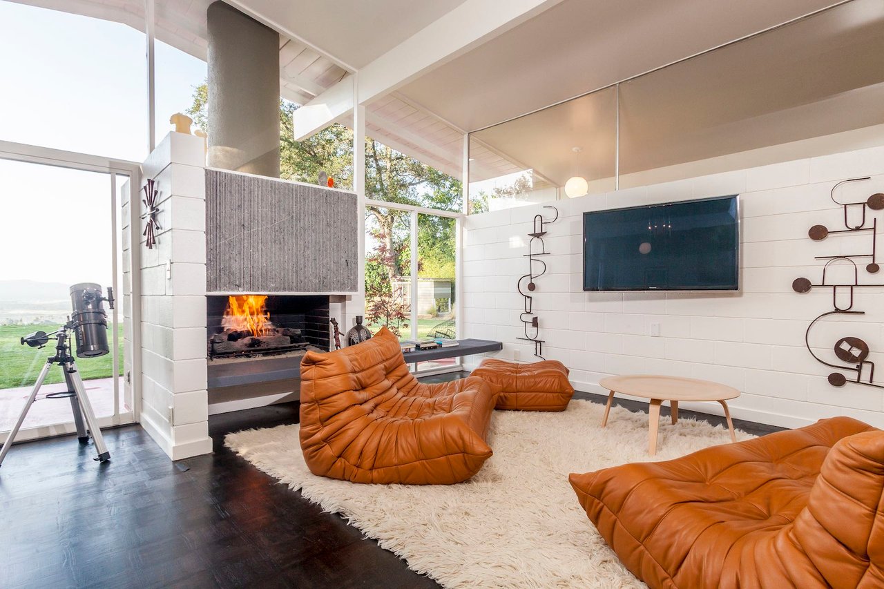 15171 Mulholland Dr