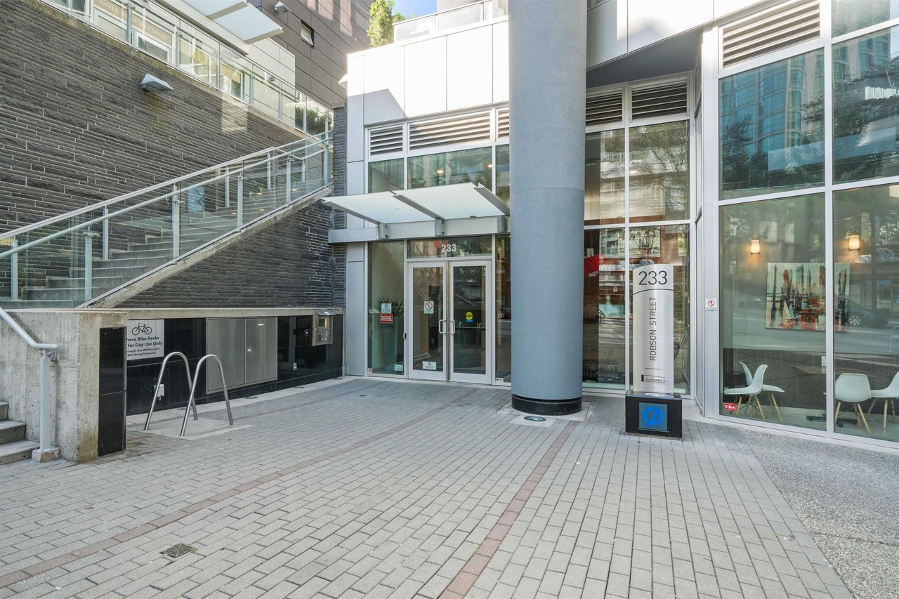 1905-233 Robson St