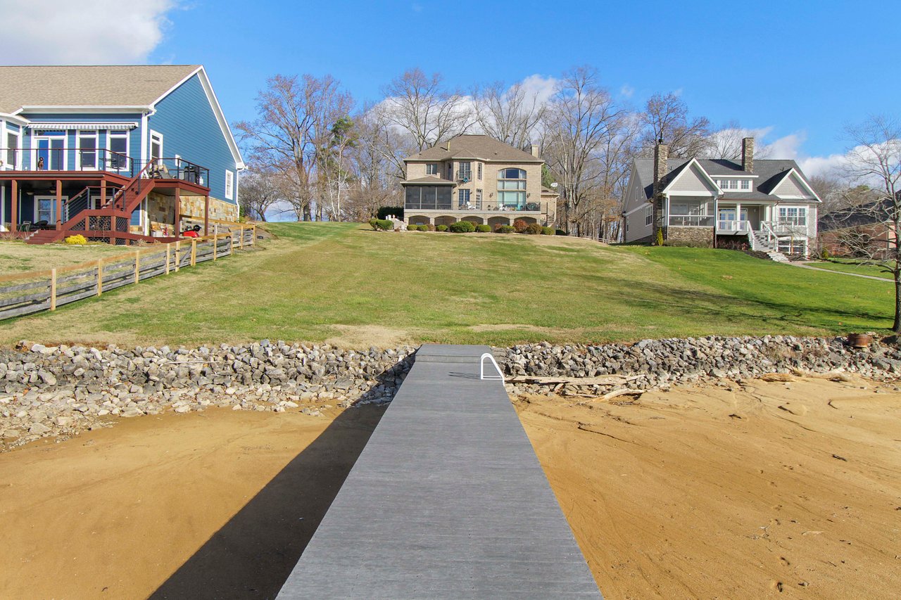 Colonial Harbor
