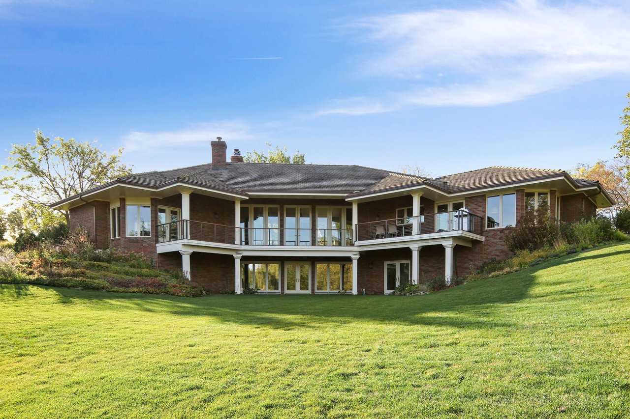 This Spectacular Home Exudes An Upscale Lifestyle With Modern Clean Lines