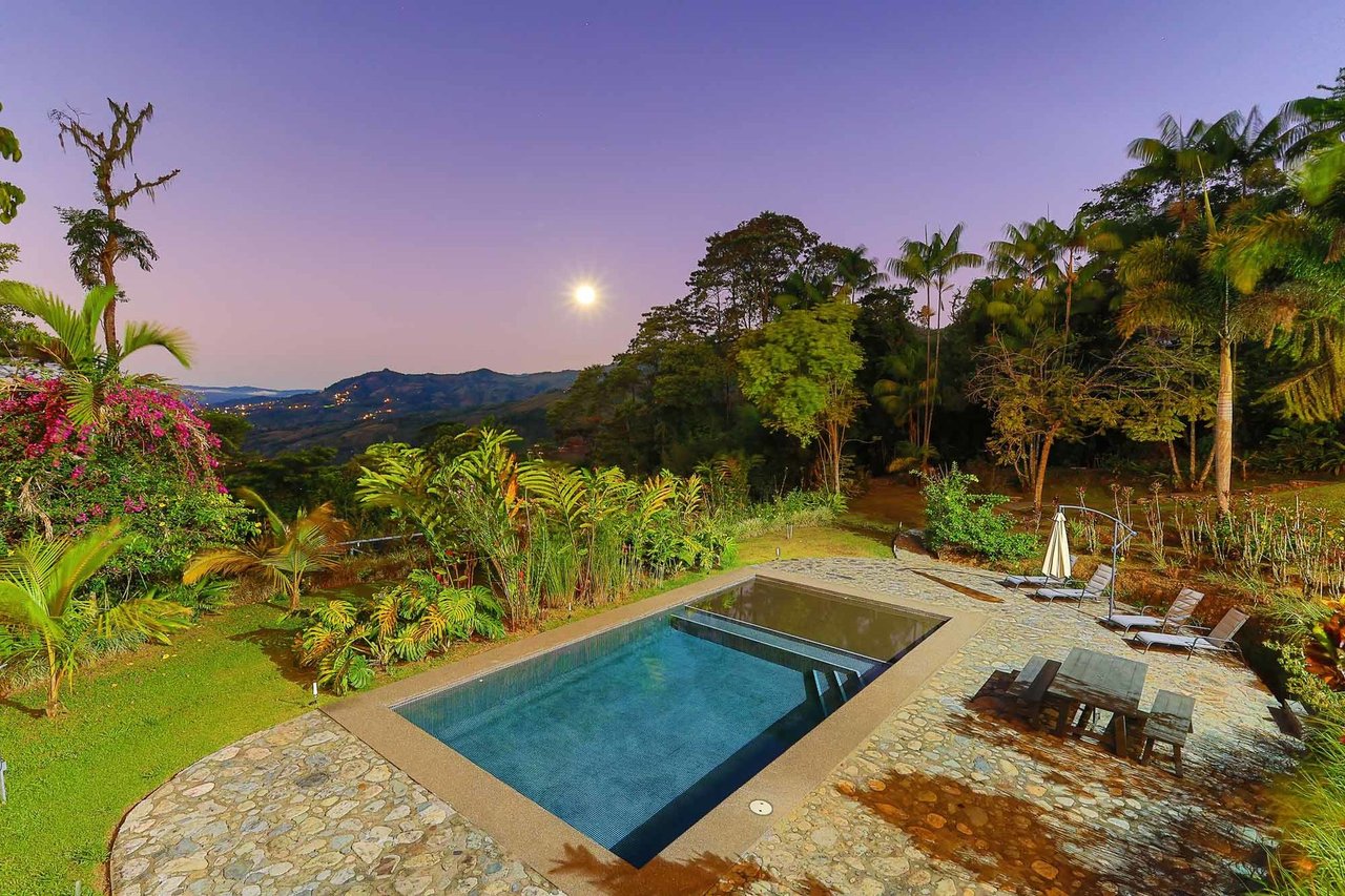 Luxurious Mountain Villa Retreat, Perez Zeledon, San Jose