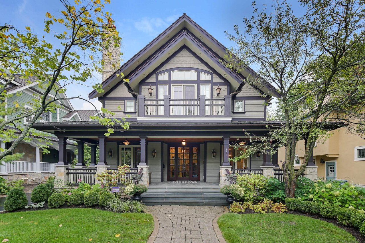 Four Levels of Luxurious Amenities Abound