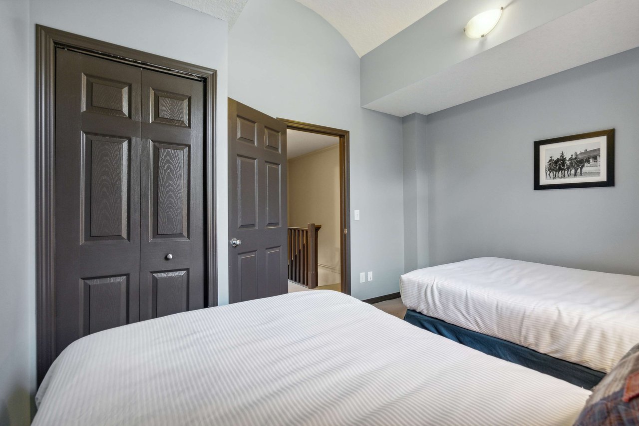 140 Kananaskis Way Unit: 105