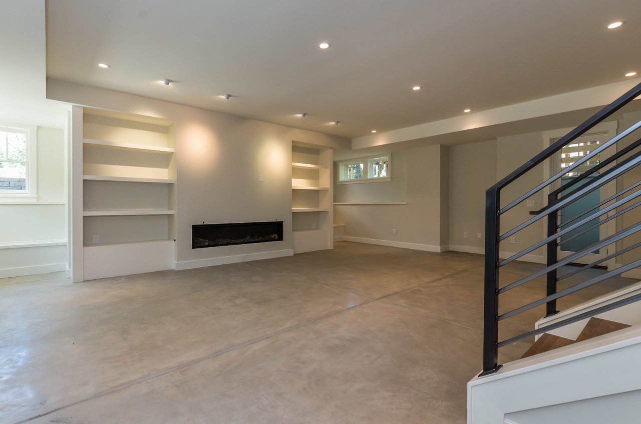 735 Mapleton Ave