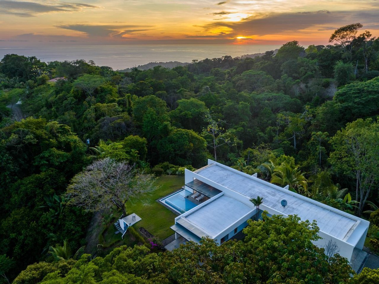 Mariposa , Luxury Modern Home With Guest House