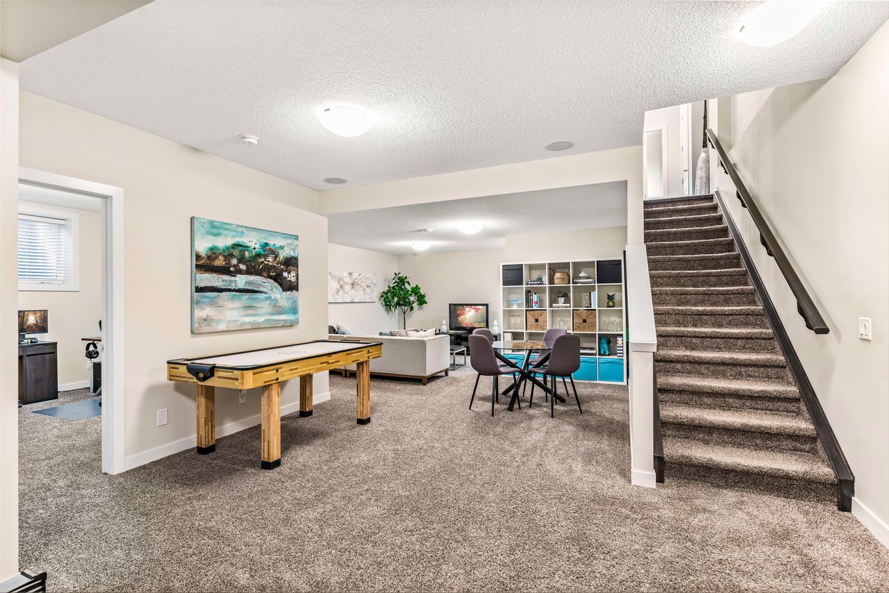 208 Mahogany Bay SE