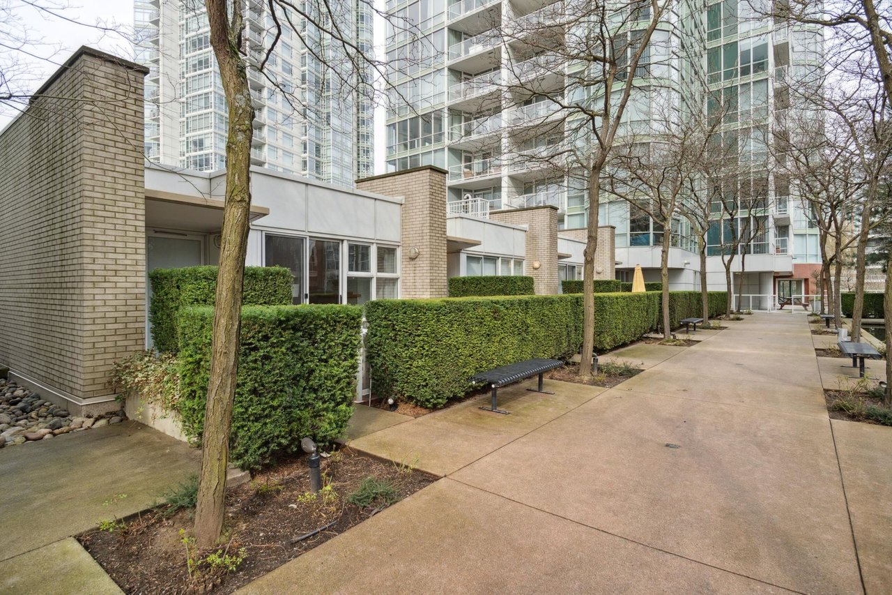 3D-193 Aquarius Mews, Vancouver