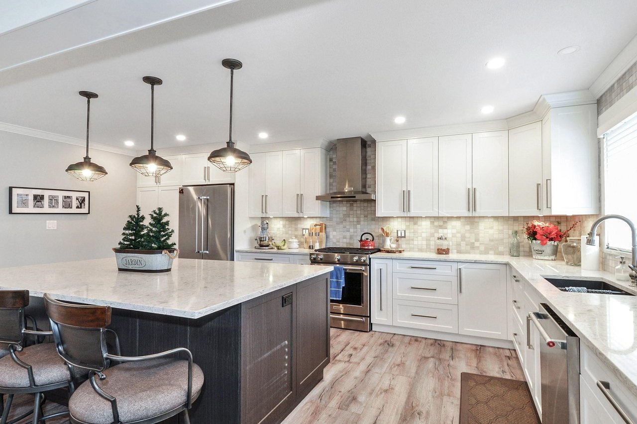 23003 Apple Grove