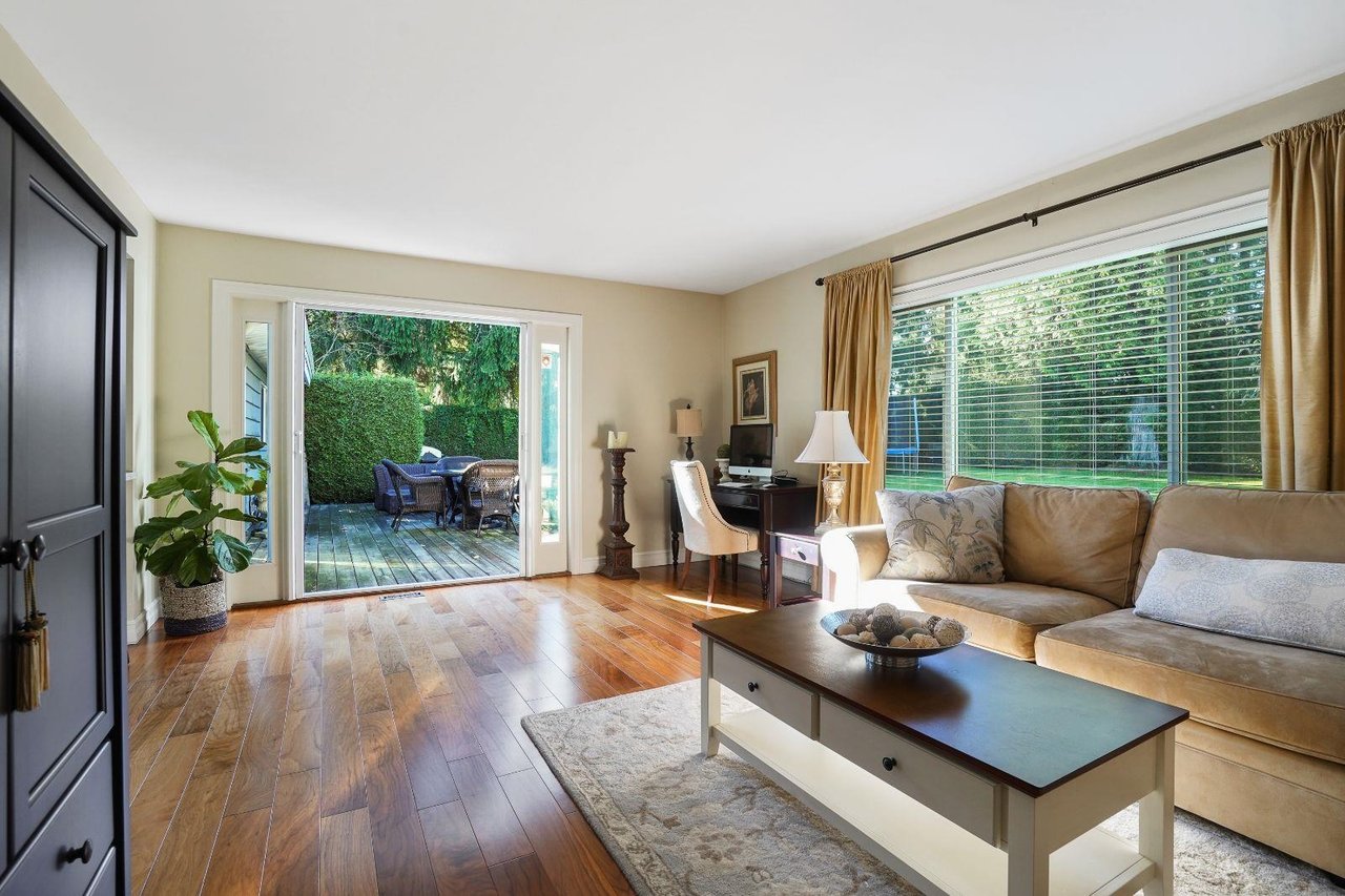 987 Fairway Dr