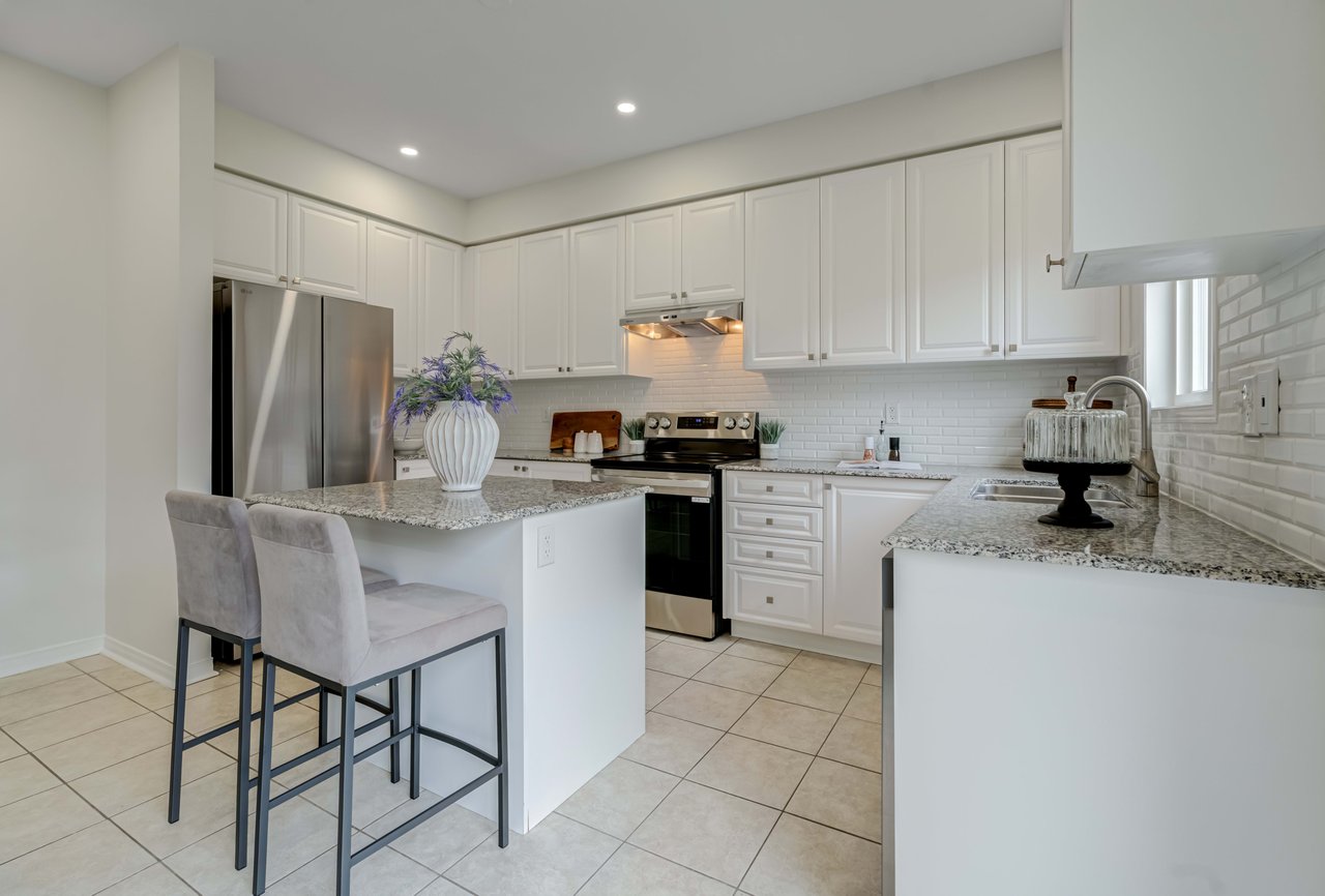 18 Fred Jackman Ave