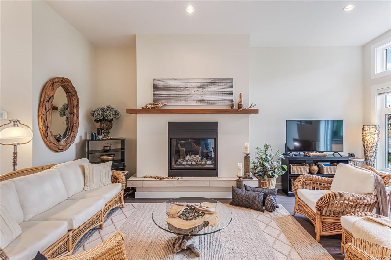 1-220 McVickers St