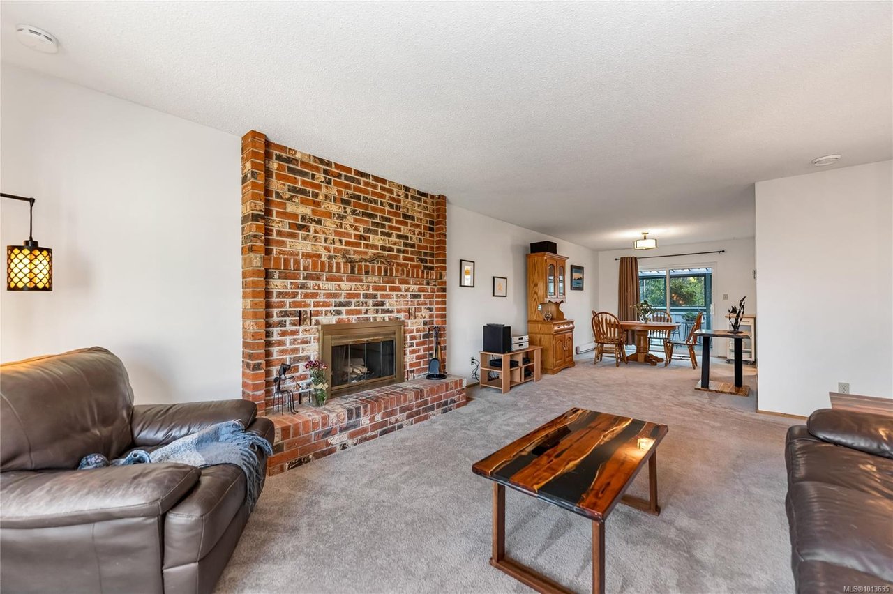 7678 Grieve Cres