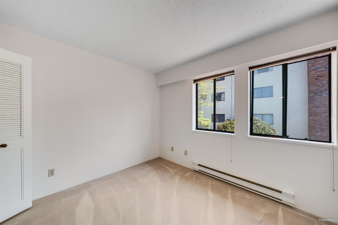 3-225 W 15th St
