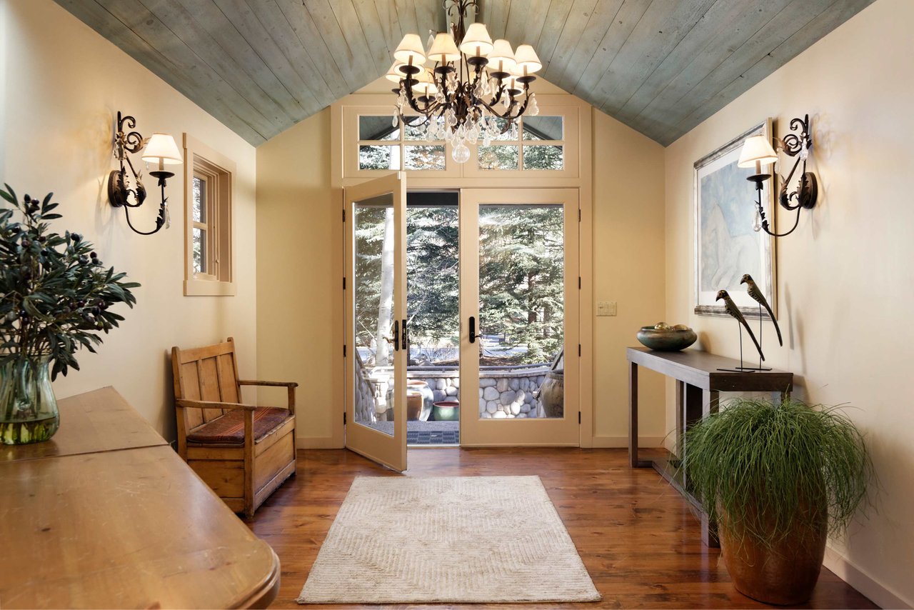 Peaceful One-Bedroom Guest House in Aspen!